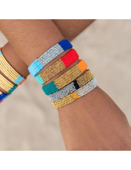 Pulsera lana rojo y turquesa con malla de acero dorada