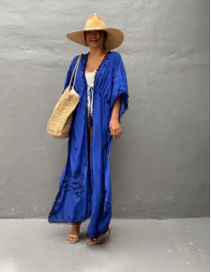 Kimono bordado en negro