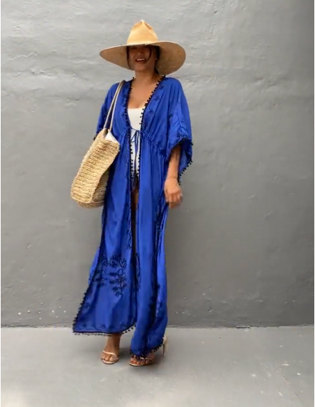 Kimono bordado en negro