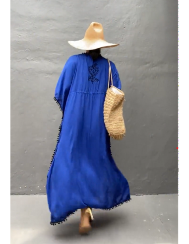 Kimono bordado en negro