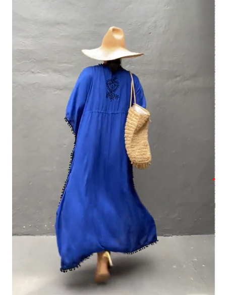 Kimono bordado en negro