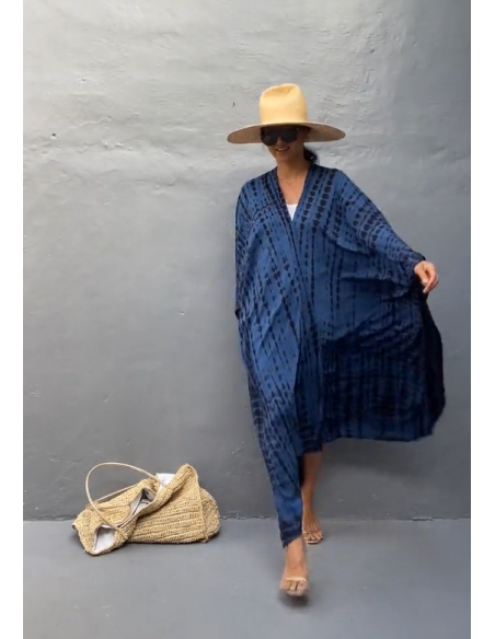 Kimono azul con estampado Tie Dye.