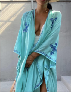 Kimono azul turquesa bordado. 2