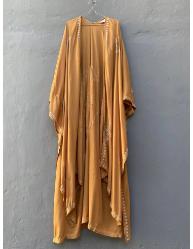 Kimono bordado color arena