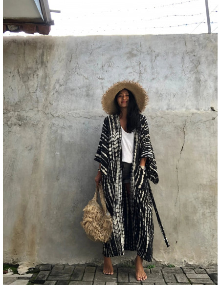 Kimono Tie-Die negro.