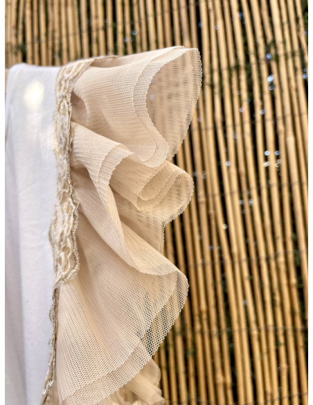 Camiseta con detalle beig.