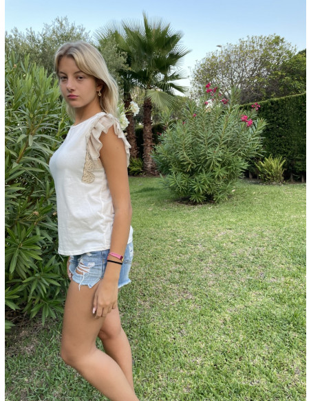 Camiseta con detalle beig.