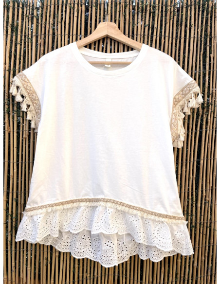 Camiseta con pasamanería.