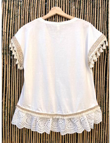 Camiseta con pasamanería.