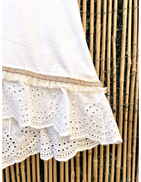 Camiseta con pasamanería.